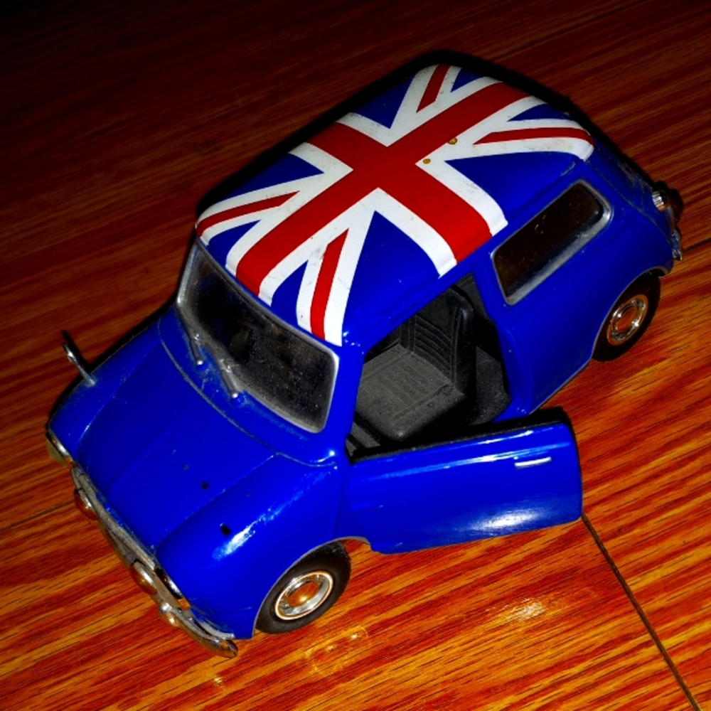 CAR DIE CAST STEEL AUSTIN MINI AMAZING DETAILS